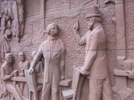 Stralau, Karl-Marx-Denkmal